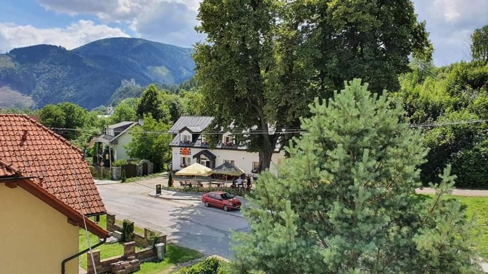 Hotel Pizzeria Alzbetka Strecno Exterior foto